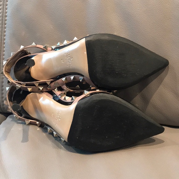 VALENTINO GARAVANI ROCKSTUD T-STRAP PUMPS - Picture 8 of 8